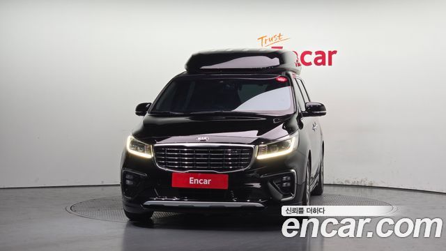 Kia Canival Gasoline 7-Seater Hi-Limousine — photo 1 of 37