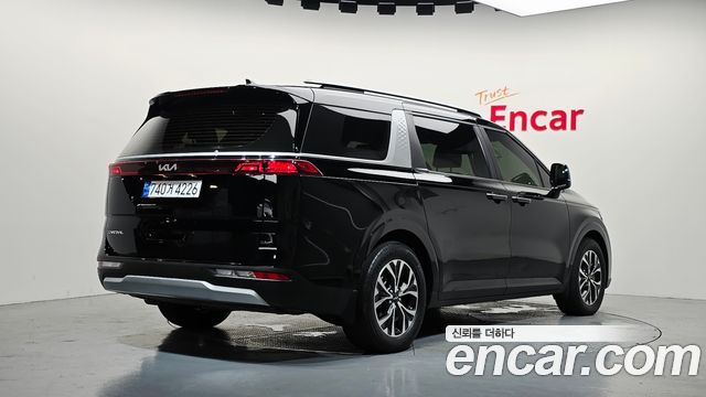 Kia Canival Diesel 11-Seater Prestige — photo 1 of 30