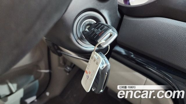 Kia Canival 11-seater Deluxe — photo 1 of 30