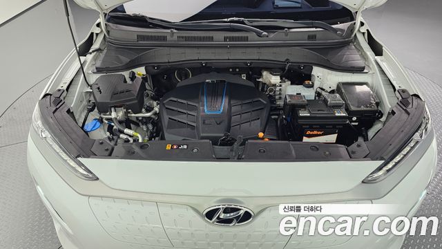Hyundai Kona Premium — photo 1 of 30