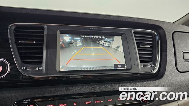 Kia Canival 9-Seater Prstige — photo 1 of 20