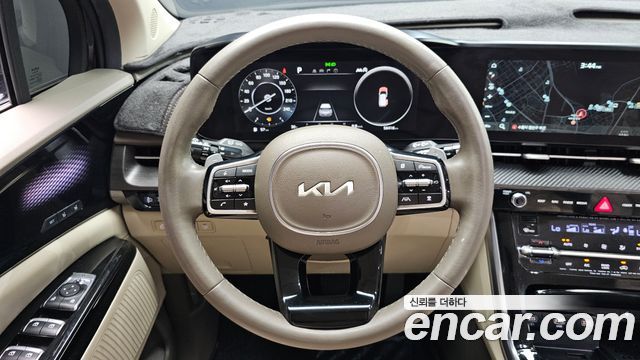 Kia Canival Diesel 7-Seater Signature — photo 1 of 20
