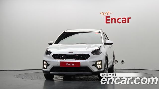 Kia Niro 1.6 HEV — photo 1 of 32