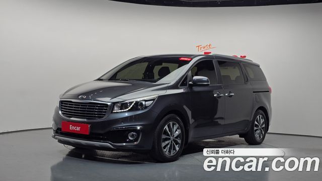 Kia Canival 9-seater Luxury — photo 1 of 31