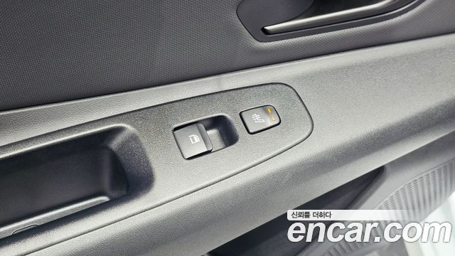 Hyundai AVANTE 1.6 — photo 1 of 31