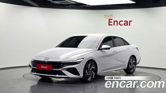 Hyundai AVANTE 1.6 — photo 1 of 30
