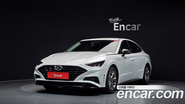Hyundai Sonata 2.0 — photo 1 of 32