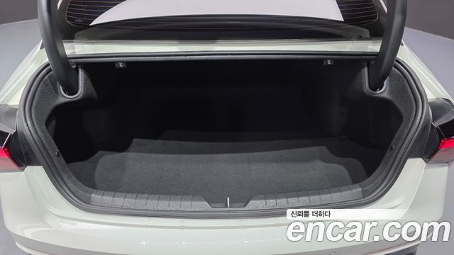 Kia K5 2.0 — photo 1 of 30