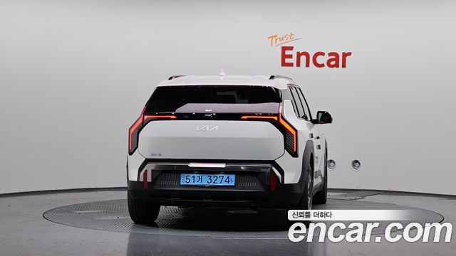 Kia EV3 Long Range 2WD — photo 1 of 30
