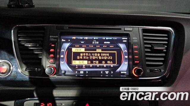 Kia Canival 9-seater Prestige — photo 1 of 30