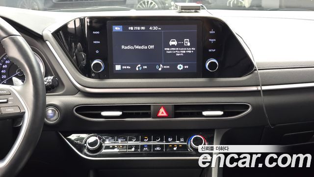 Hyundai Sonata 2.0 — photo 1 of 30