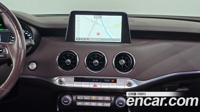 Kia Stinger 2.0 Turbo AWD — photo 1 of 34