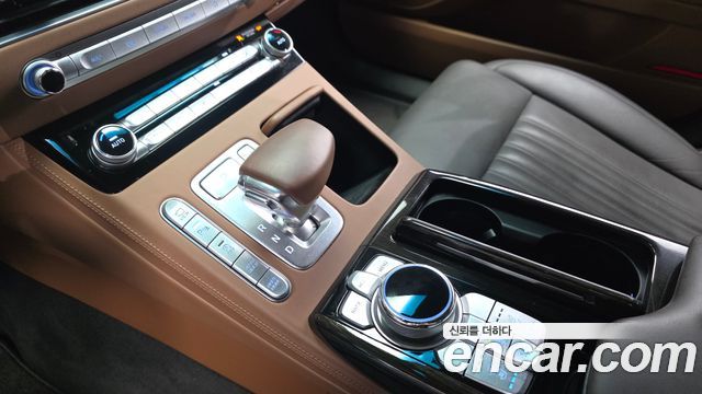 Genesis G90 3.3 T AWD — photo 1 of 34