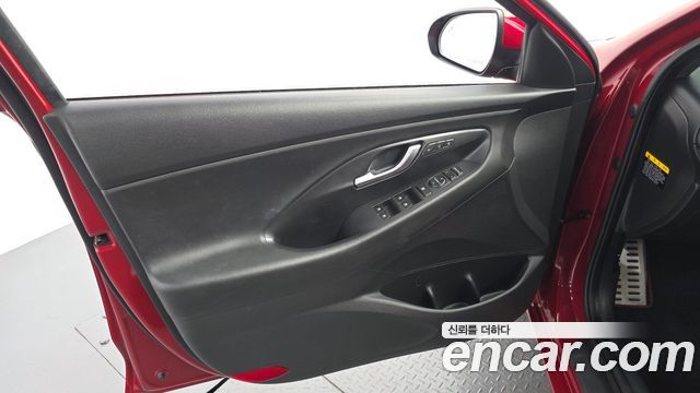 Hyundai i30 1.6 Turbo — photo 1 of 33