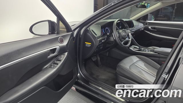 Hyundai Sonata 2.0 — photo 1 of 20