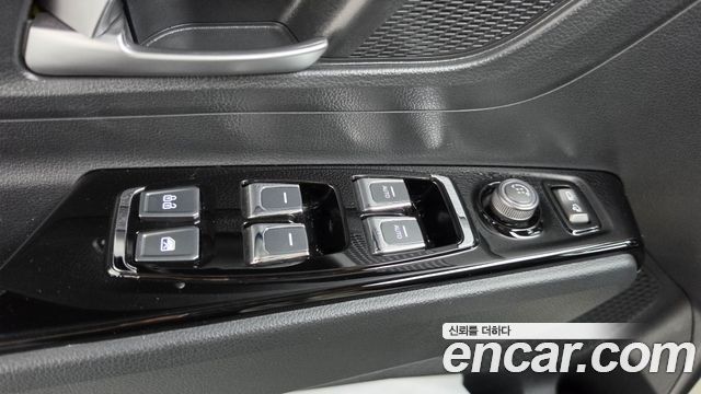 KG_Mobility_Ssangyong KORANDO Gasoline 1.5 2WD C7 — photo 1 of 35