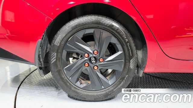 Hyundai AVANTE 1.6 — photo 1 of 30