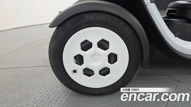 Renault-KoreaSamsung Twizy Life(2-Seater) — photo 1 of 30