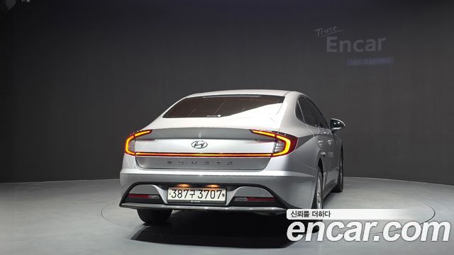 Hyundai Sonata 2.0 — photo 1 of 20