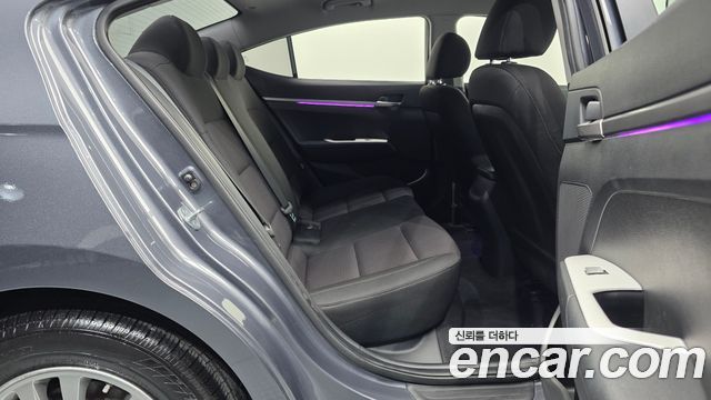 Hyundai AVANTE 1.6 — photo 1 of 20