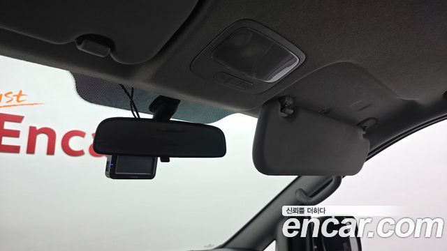Hyundai Starex 12-Seater Wagon — photo 1 of 20