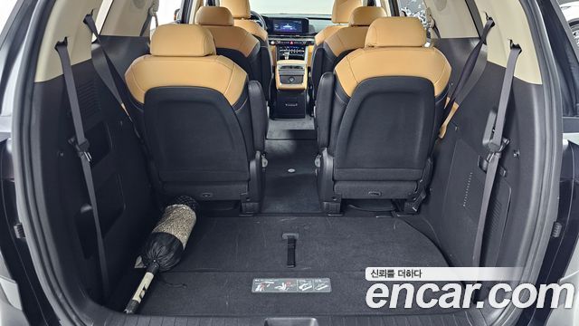 Kia Canival Diesel 9-Seater Prestige — photo 1 of 31