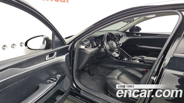 Kia K5 2.0 — photo 1 of 31