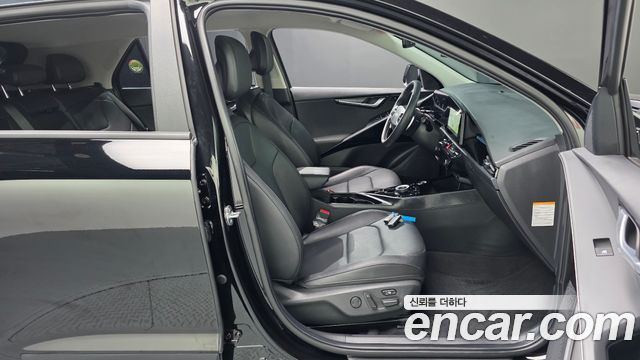 Kia Niro Air — photo 1 of 31