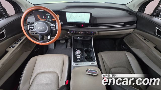 Kia Canival Diesel 9-Seater Prestige — photo 1 of 33