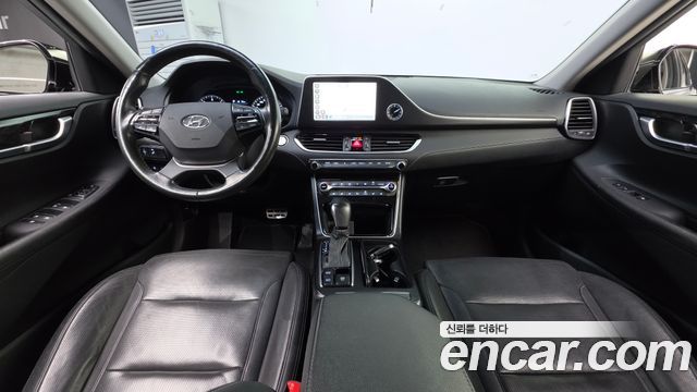 2017 Hyundai Grandeur 2.2 Diesel Premium, photograph 4