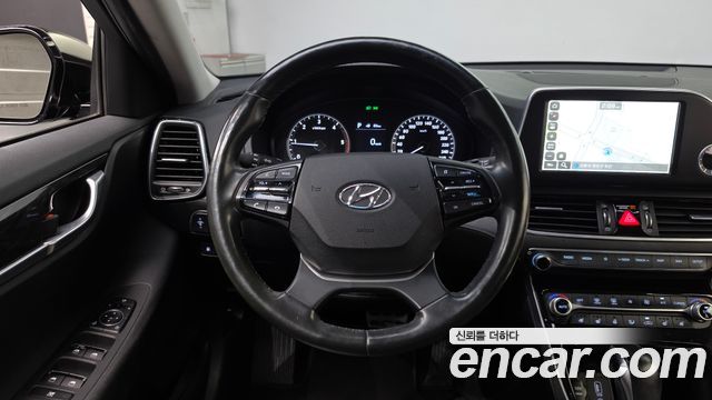 2017 Hyundai Grandeur 2.2 Diesel Premium, photograph 10