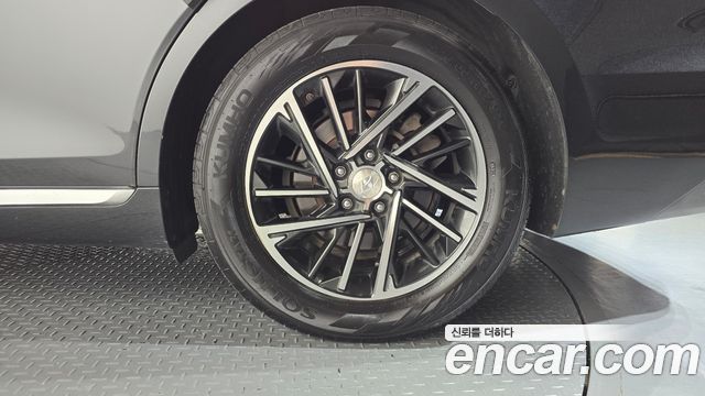 Hyundai Grandeur 2.5 — photo 1 of 34