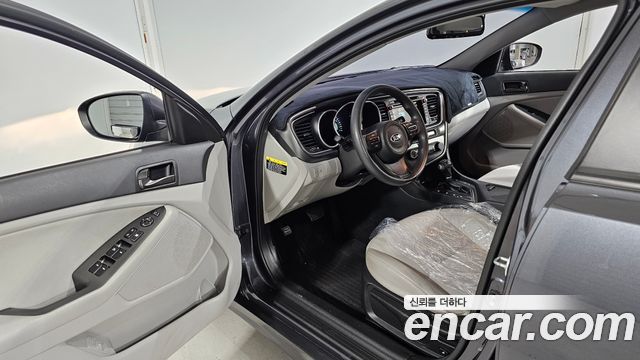 Kia K5 Deluxe — photo 1 of 20