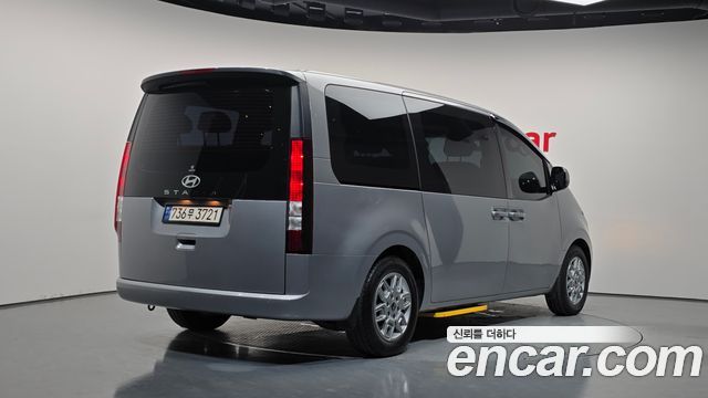 Hyundai Staria L3.5 Tourer 11-Seater — photo 1 of 32