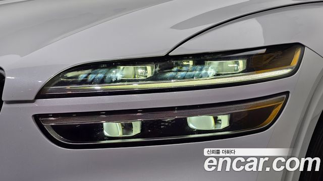 Genesis GV70 2.5T Gasoline 2WD — photo 1 of 30