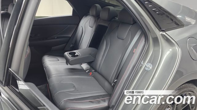 Hyundai AVANTE 1.6 — photo 1 of 32