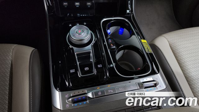 Kia Canival Diesel 9-Seater Hi-Limousine — photo 1 of 32