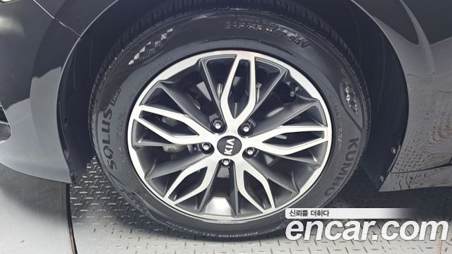 Kia K5 2.0 — photo 1 of 34