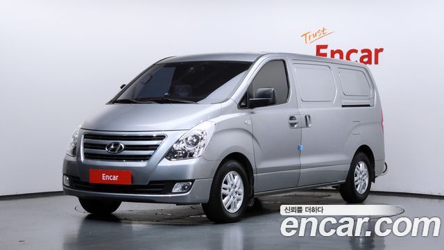 Hyundai Starex 3-Seater VAN — photo 1 of 20