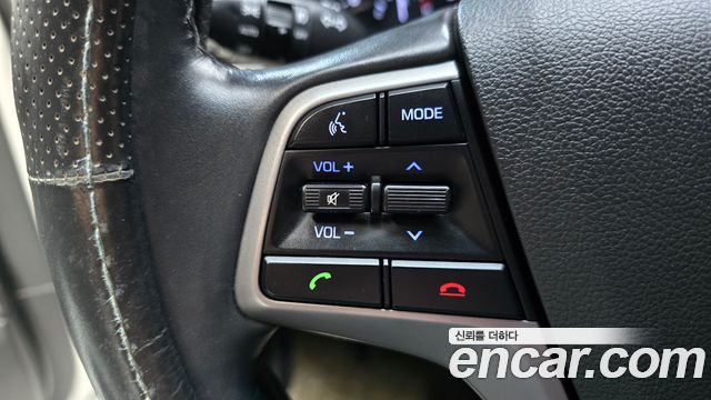 Hyundai AVANTE 1.6 GDI Smart — photo 1 of 31