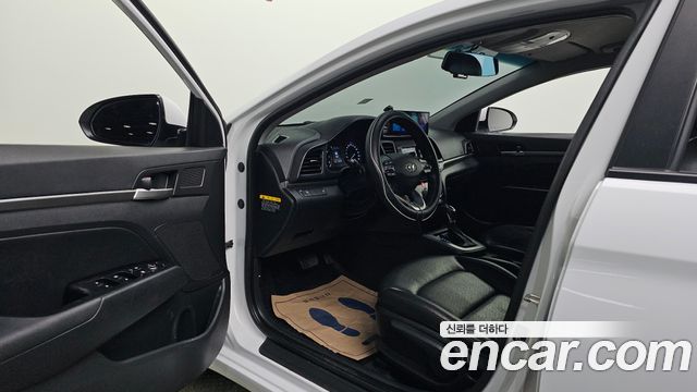 Hyundai AVANTE 1.6 LPi — photo 1 of 30