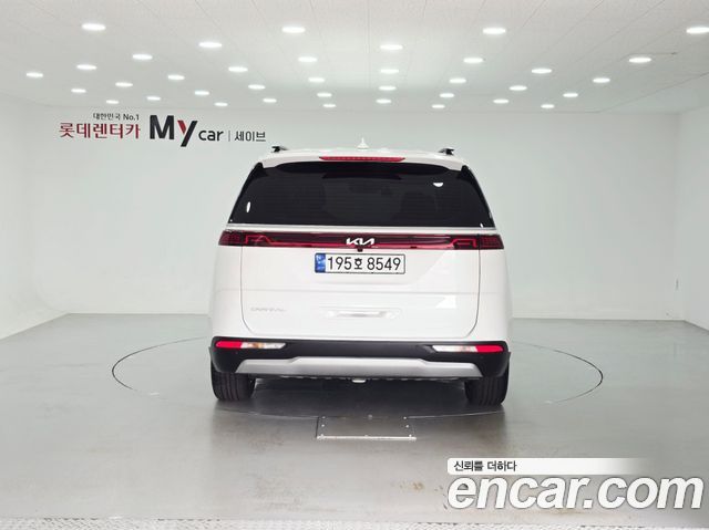 Kia Canival Gasoline 9-Seater Prestige — photo 1 of 20