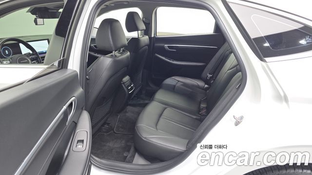 Hyundai Sonata 2.0 — photo 1 of 31