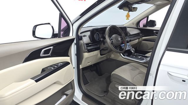 Kia Canival Diesel 9-Seater Prestige — photo 1 of 37
