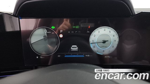 Hyundai AVANTE 1.6 — photo 1 of 20
