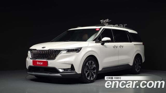Kia Canival Gasoline 7-Seater Signature — photo 1 of 38