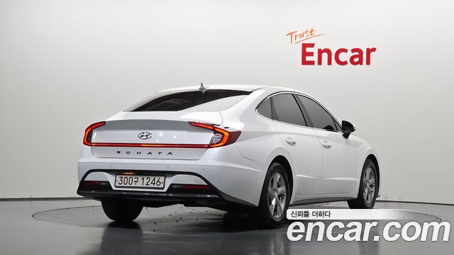 Hyundai Sonata 2.0 LPG(rental car) — photo 1 of 32