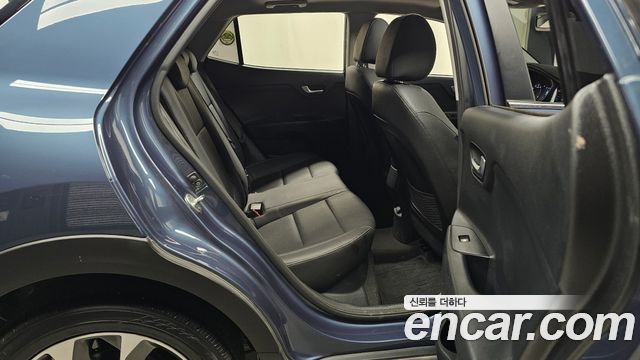 Kia Stonic 1.0 Turbo — photo 1 of 30
