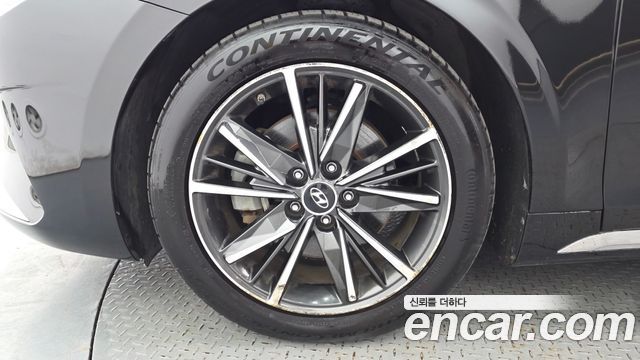 Hyundai Grandeur 2.5 — photo 1 of 20