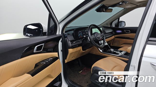 Kia Canival Diesel 9-Seater Signature — photo 1 of 20